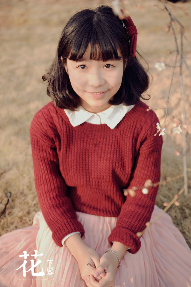 花下清纯卖萌美女  第3张
