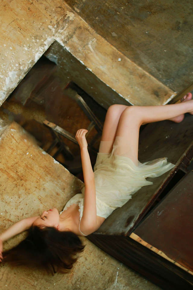 冷艳美女户外清纯图  第9张