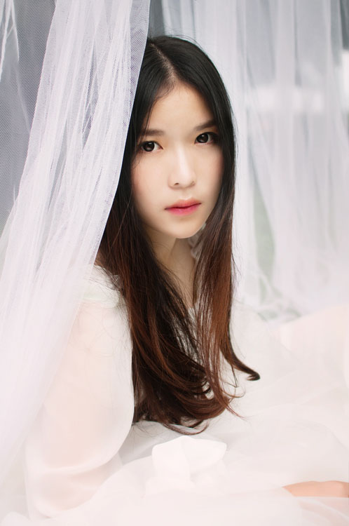 天使女孩户外的清纯写真  第4张