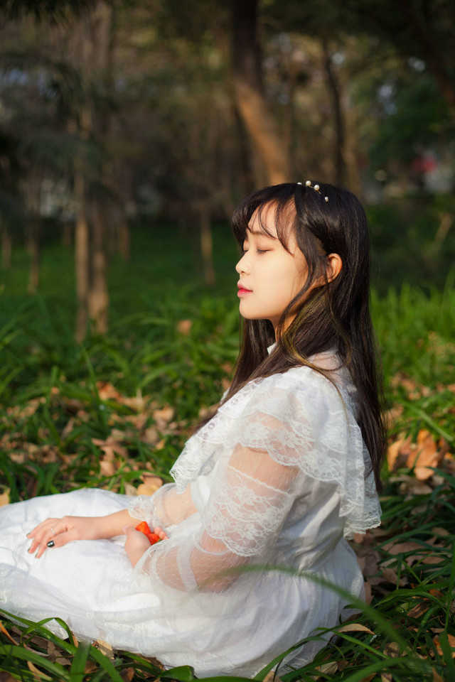 草莓姑娘森林清纯图  第9张