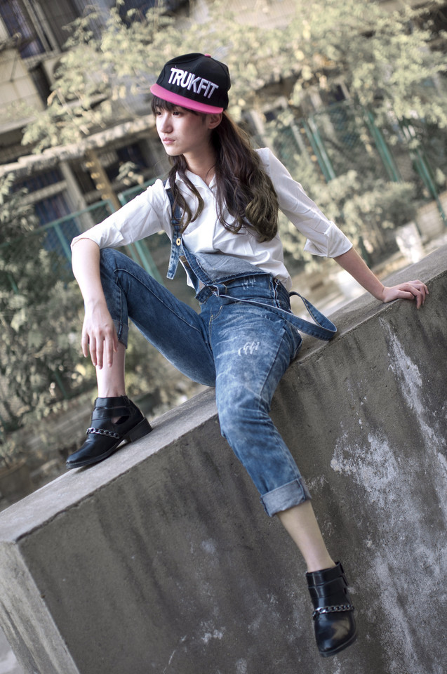 霸气女子户外迷人身姿  第7张