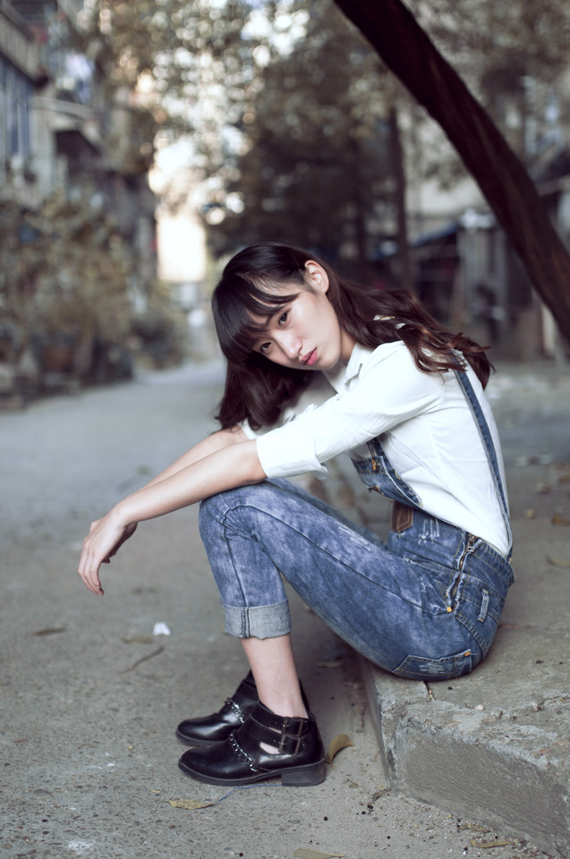 霸气女子户外迷人身姿  第3张