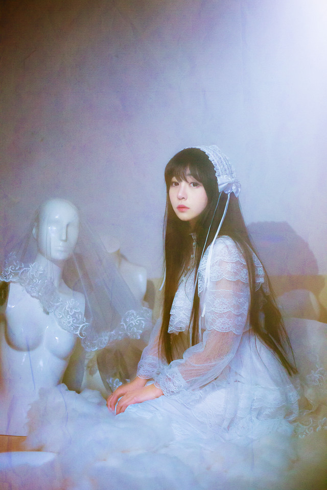 白裙少女私房忧郁迷人图  第11张