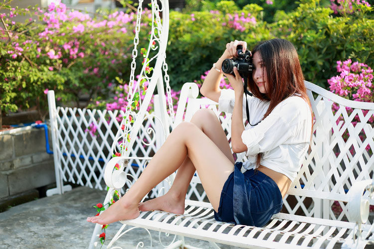 晚秋时分的清纯可爱美女  第4张