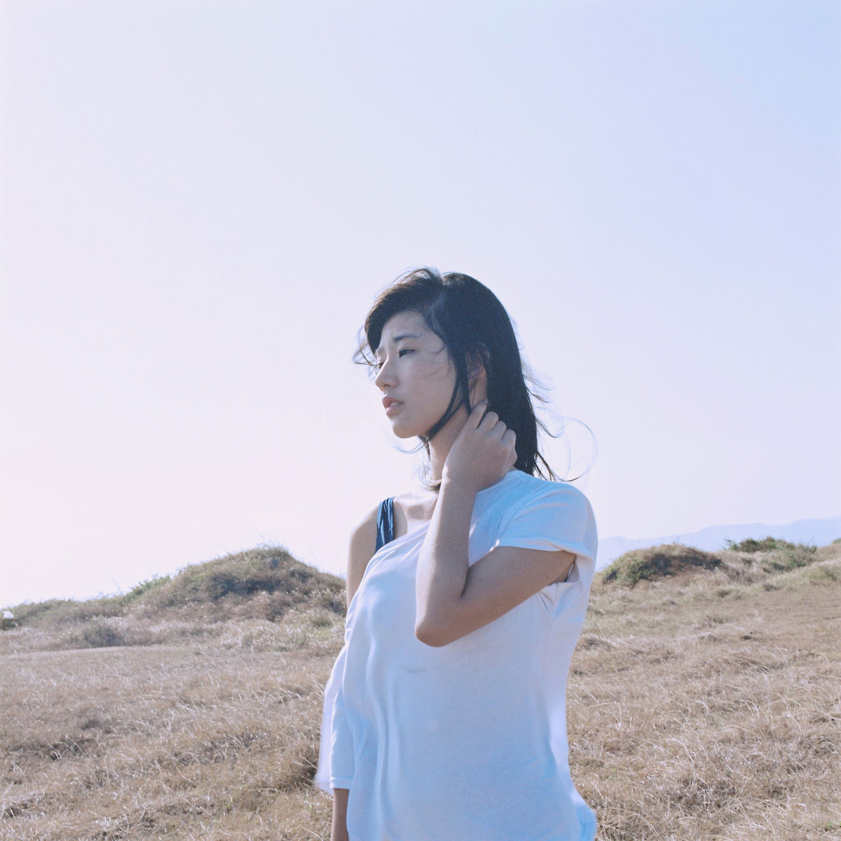 草丛里的长发随风飘逸  第11张