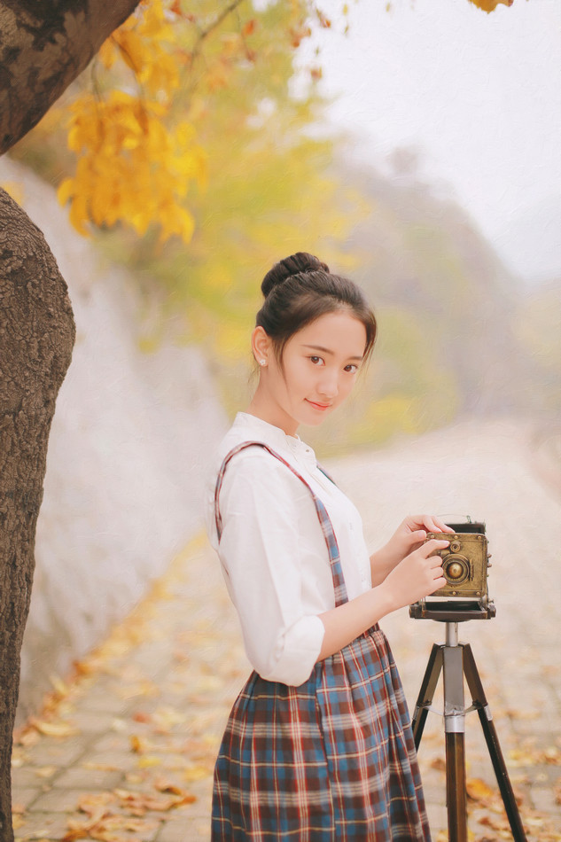 秋日的清纯女子铁轨图  第18张