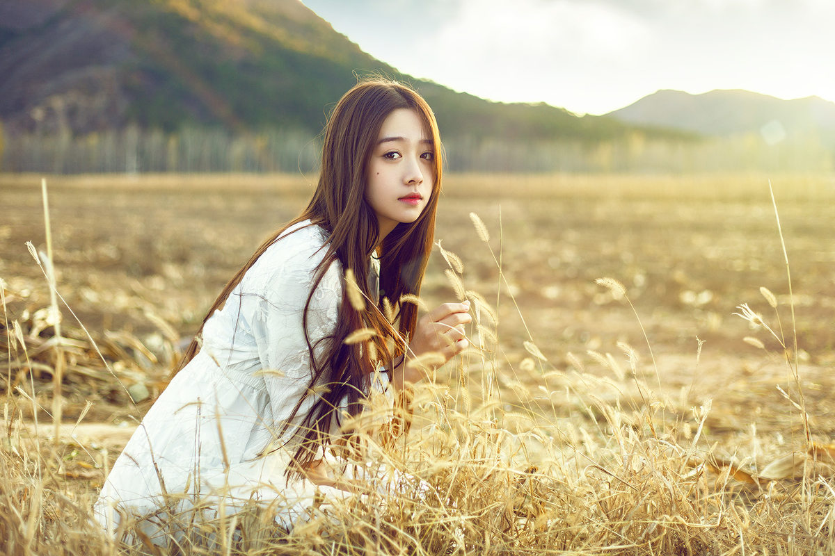 长发女子唯美迷人写真  第1张