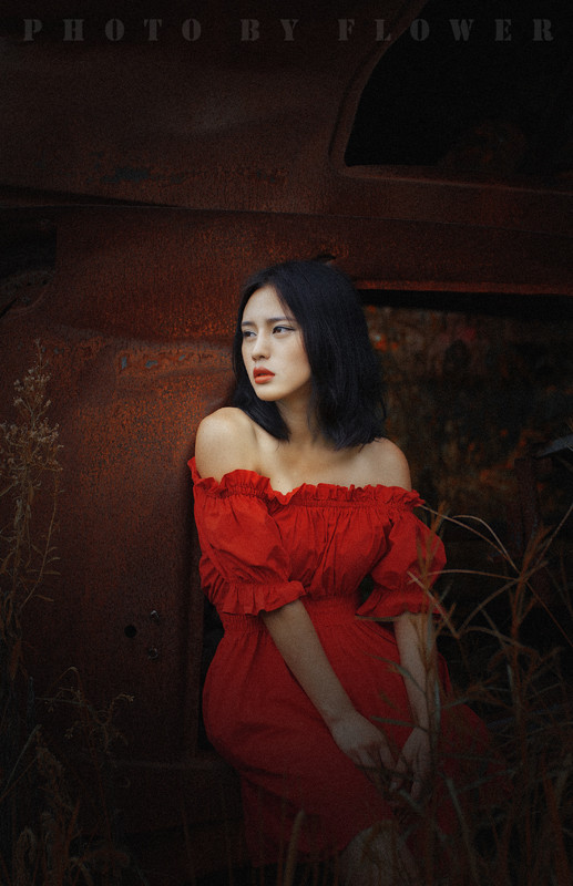 短发女子随风飘逸的红裙  第14张