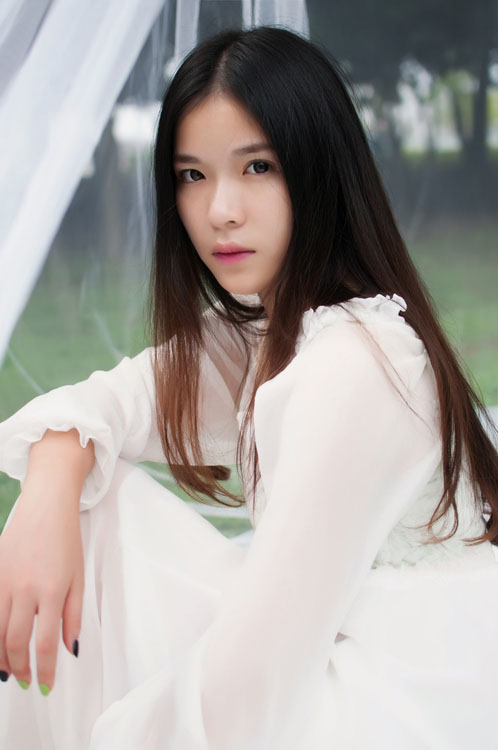 天使女孩户外的清纯写真  第10张