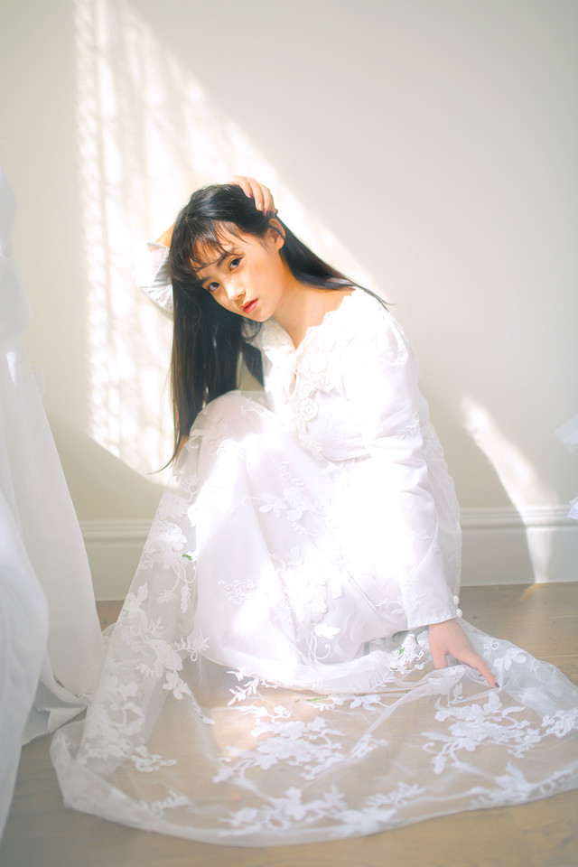 娇羞女子清纯梦幻气质图  第1张