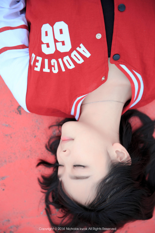 甜美女子的清纯写真图  第3张