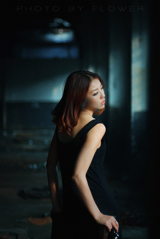 黑裙女子废楼的沉淀图  第11张