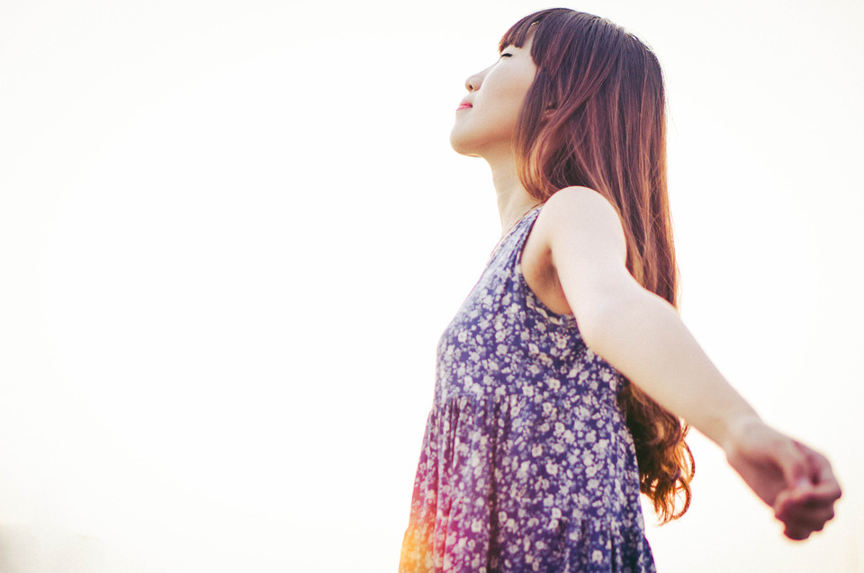 碎花长裙美女在天台清纯照  第2张