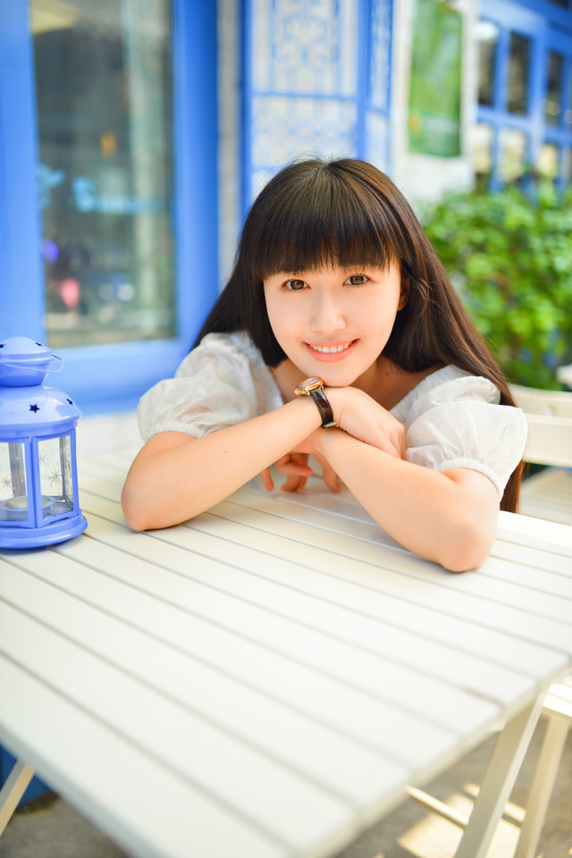 甜美清纯白裙少女  第1张