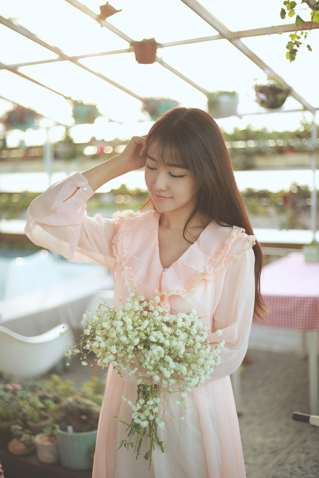 清纯迷人长发女子图片  第7张