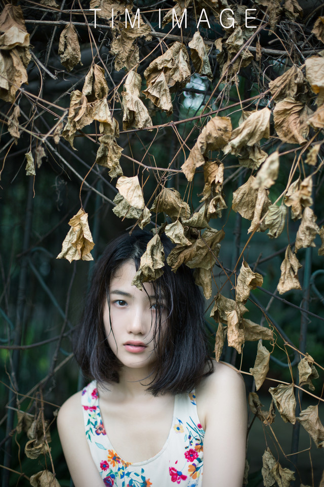 短发美女清凉一夏写真  第12张