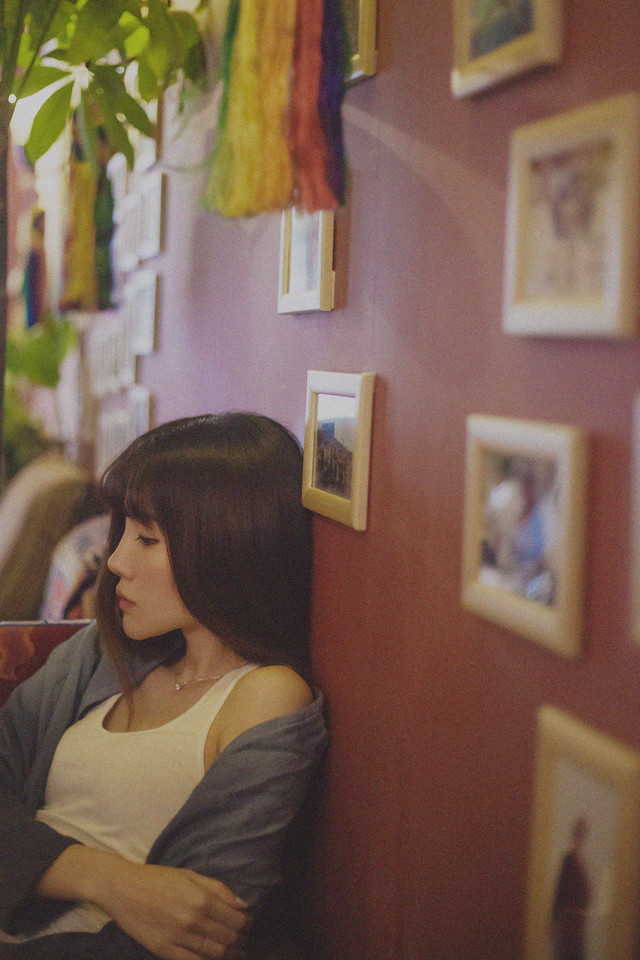 忧伤美女私房迷人长裙  第13张