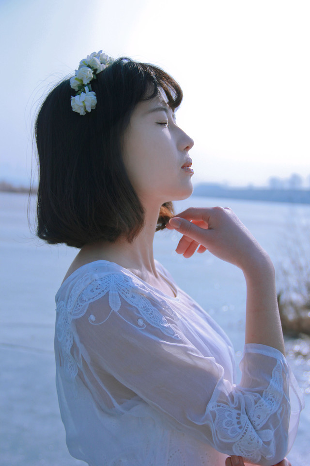 花环少女海边白裙飘飘  第4张