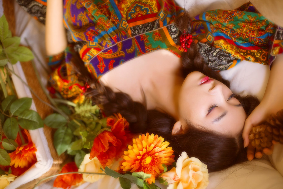 双马尾女子复古气质图  第2张