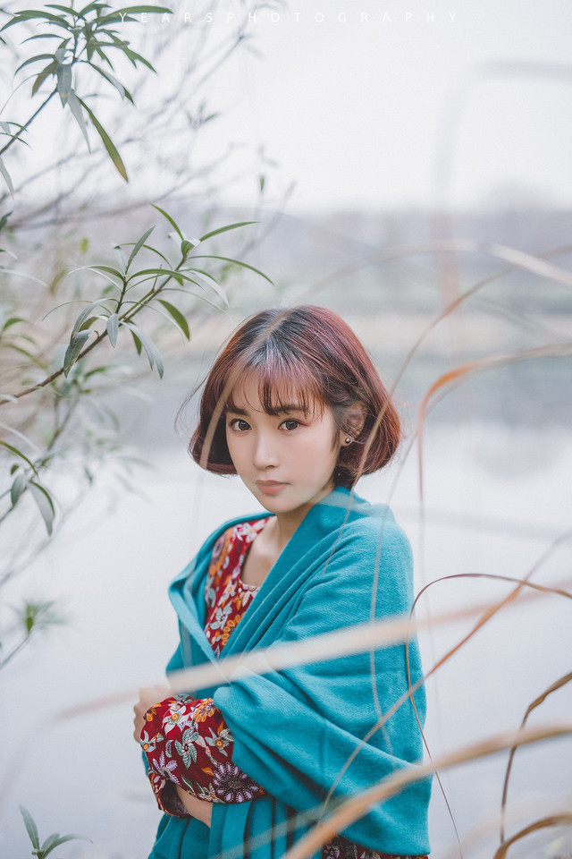 短发妹子气质迷人写真  第8张