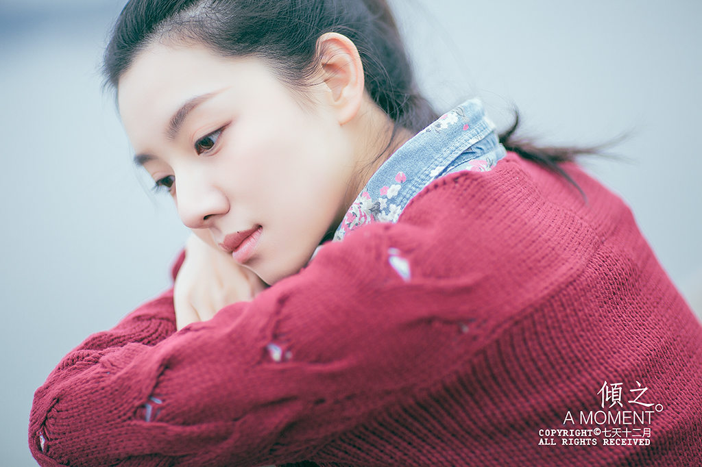 马尾女孩的户外小清新图片  第1张