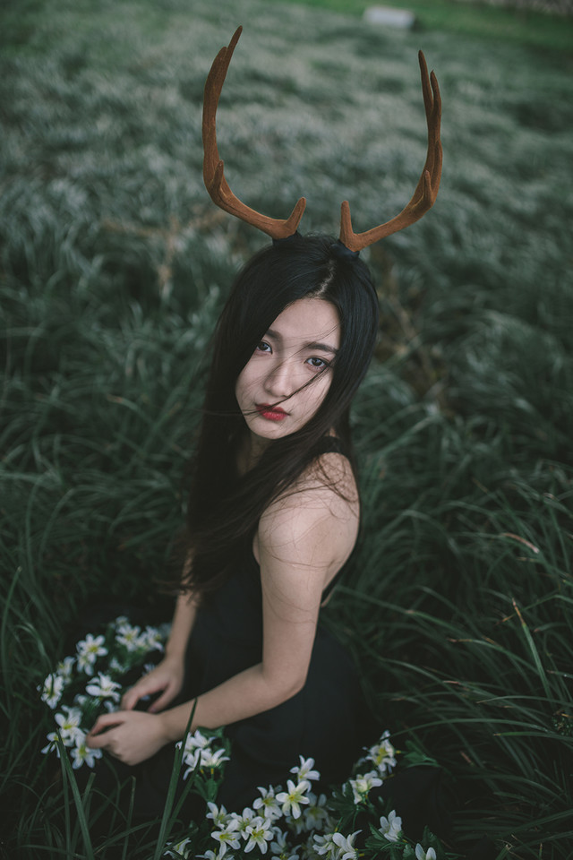 麋鹿女子森林唯美清纯图  第6张