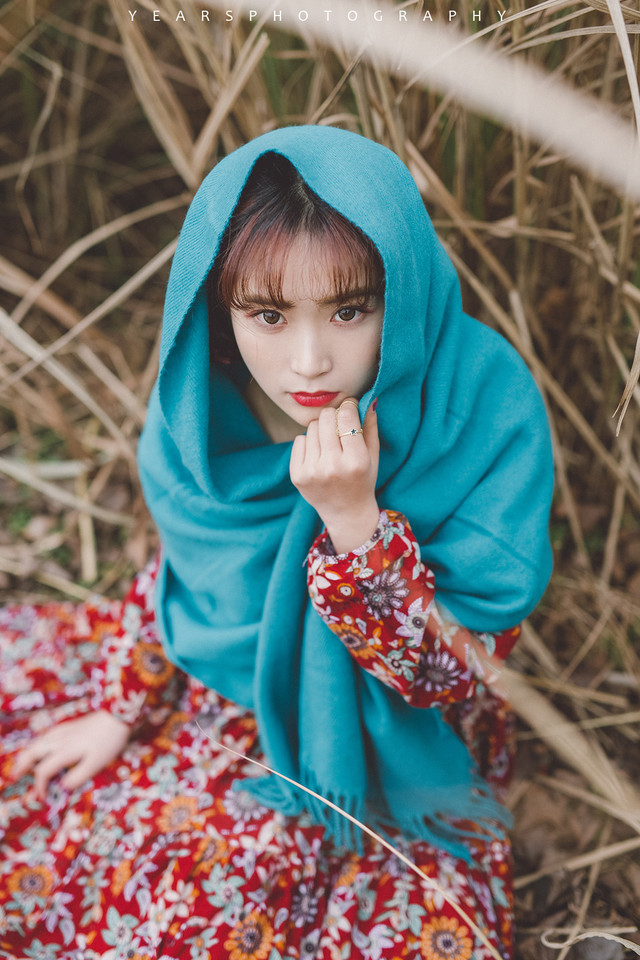 短发妹子气质迷人写真  第1张