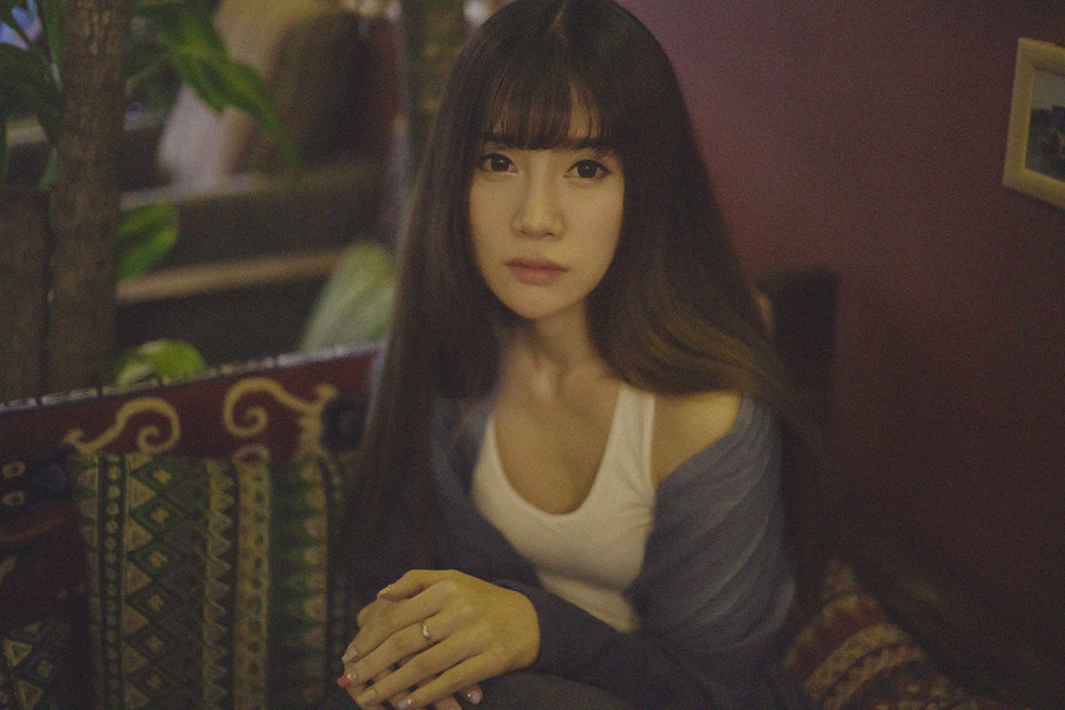 忧伤美女私房迷人长裙  第5张