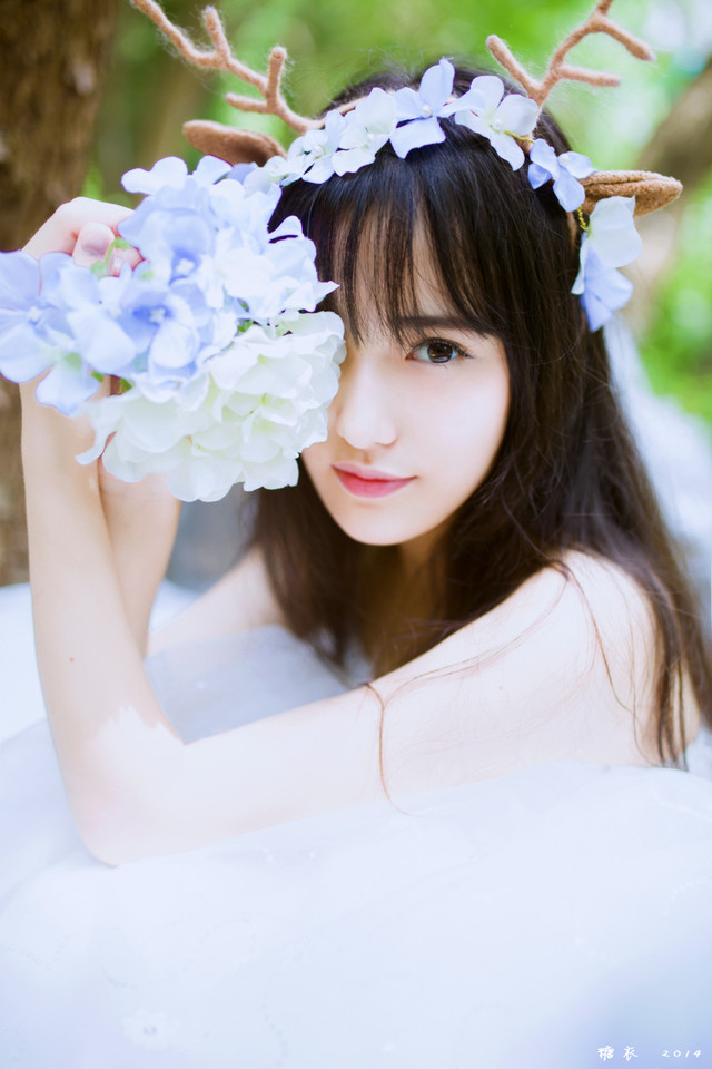 麋鹿姑娘森林唯美图  第8张