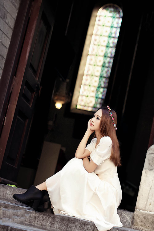 寂静时光里的花环美女  第7张