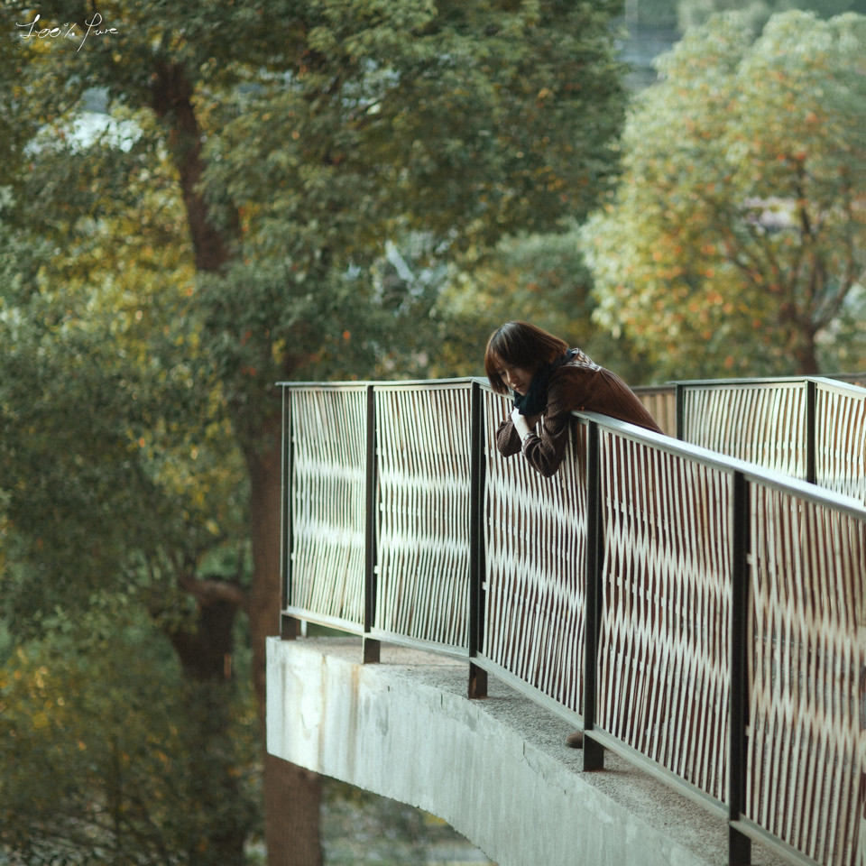 短发女子的清纯唯美写真图  第13张
