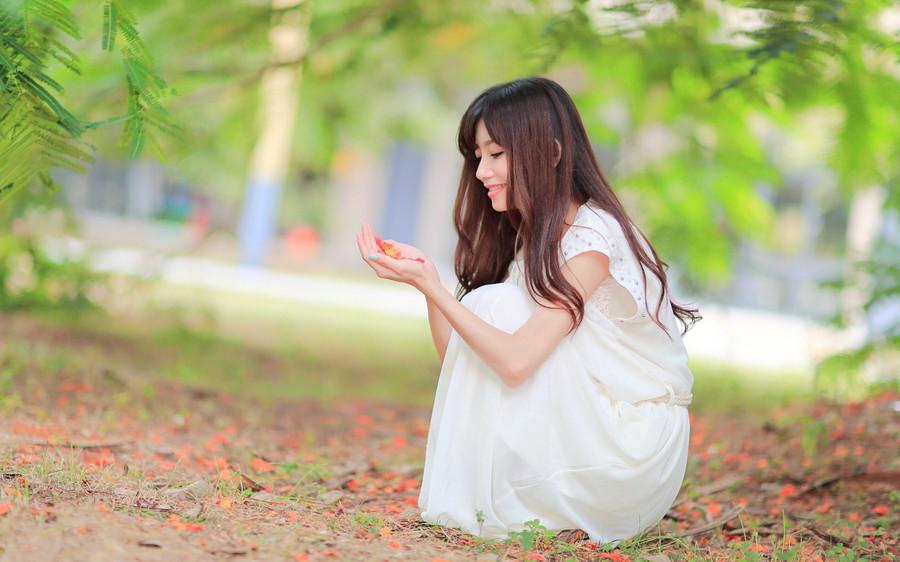 清纯甜美姑娘户外图  第2张