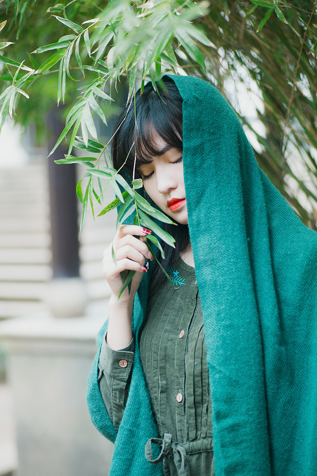 竹林下红唇女子为谁一笑  第3张