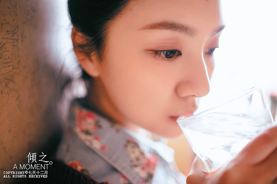 马尾女孩的户外小清新图片  第19张