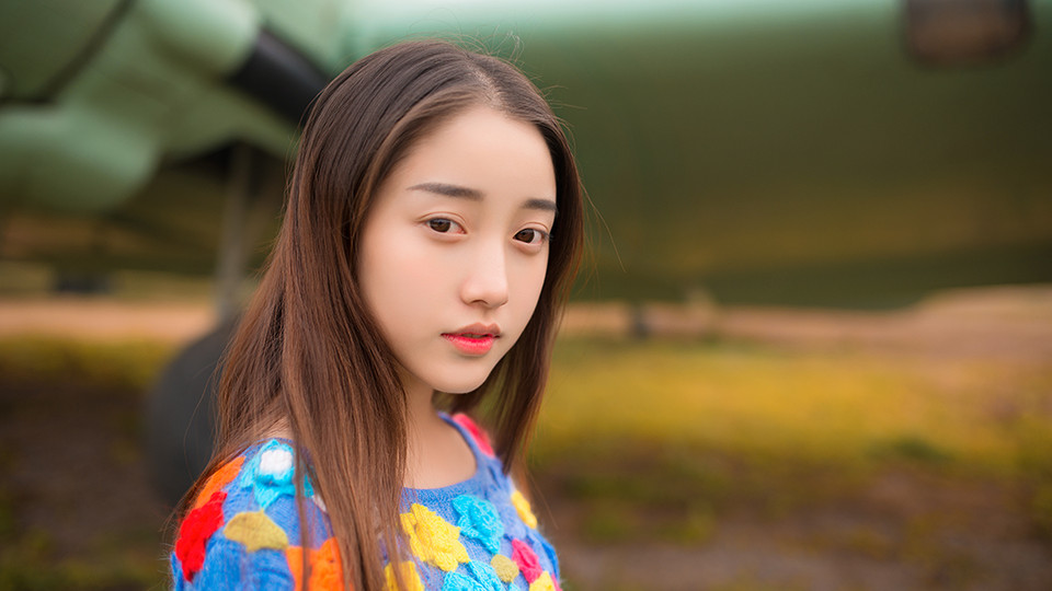 长发女子户外清新甜美风  第6张