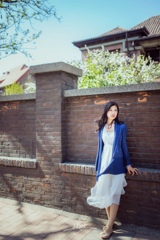 暖阳下的长裙少女迷人图  第9张