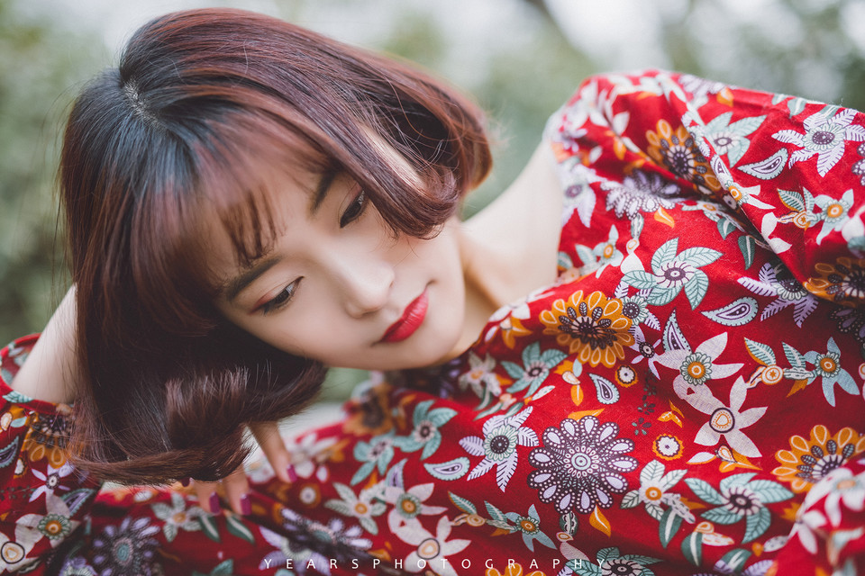 短发妹子气质迷人写真  第6张