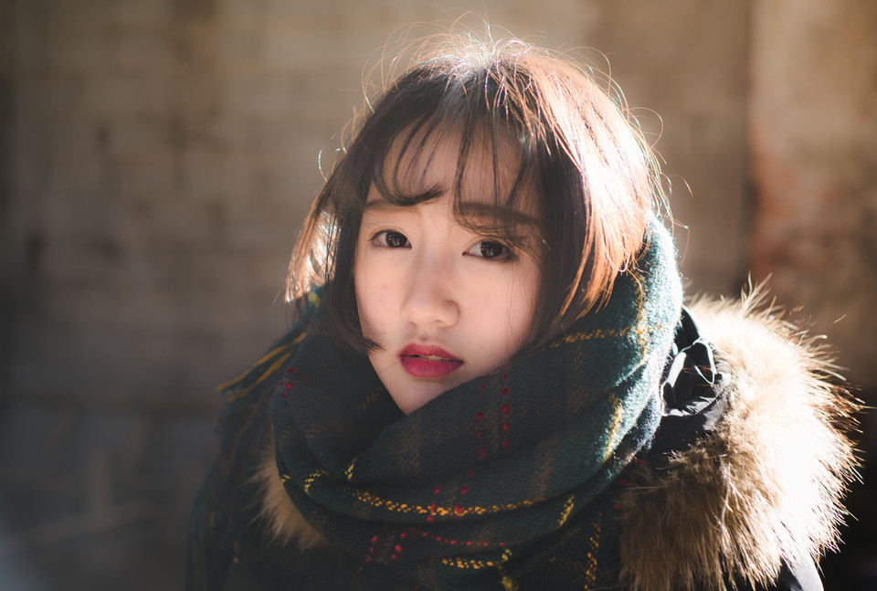 冬日户外浮光少女清纯图  第2张