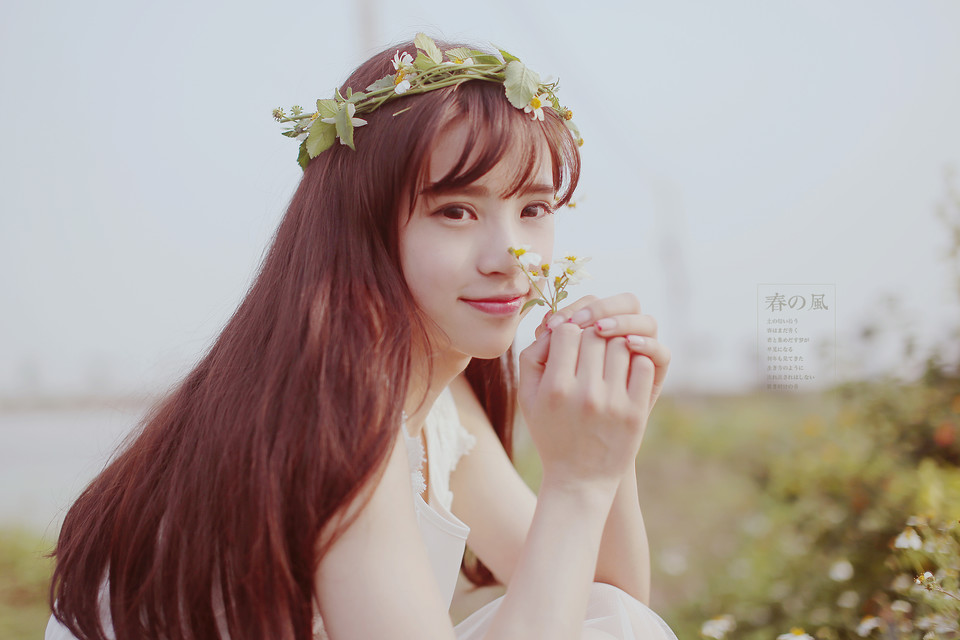 花环女子的清纯户外图  第22张