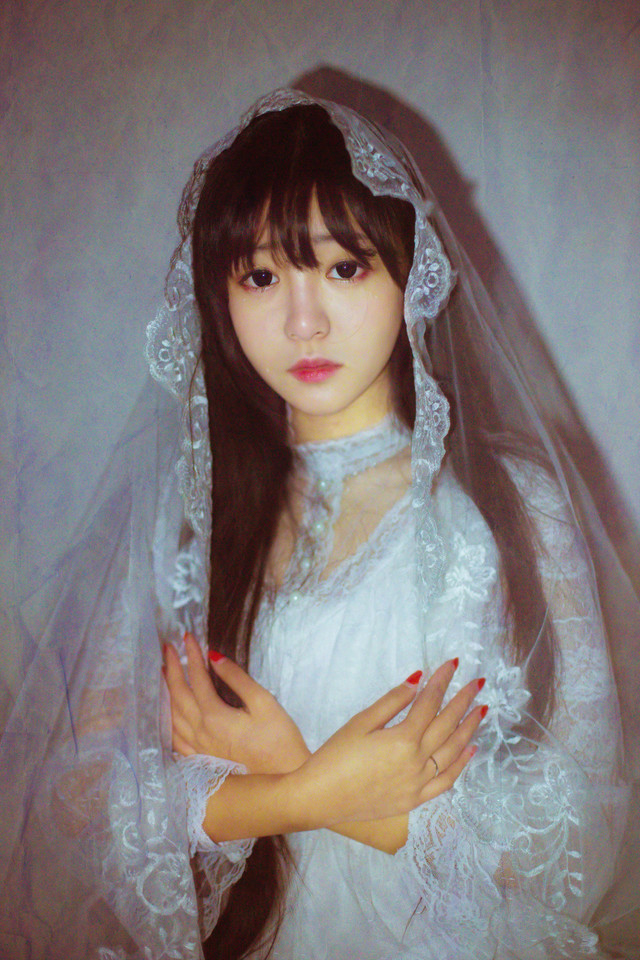 白裙少女私房忧郁迷人图  第6张