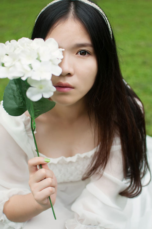 天使女孩户外的清纯写真  第6张