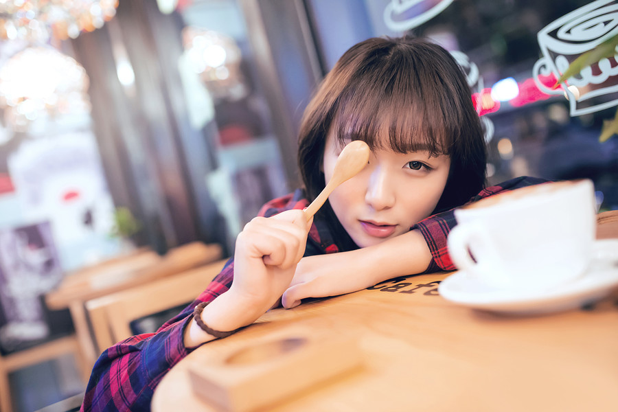 复古女子户外气质写真  第5张