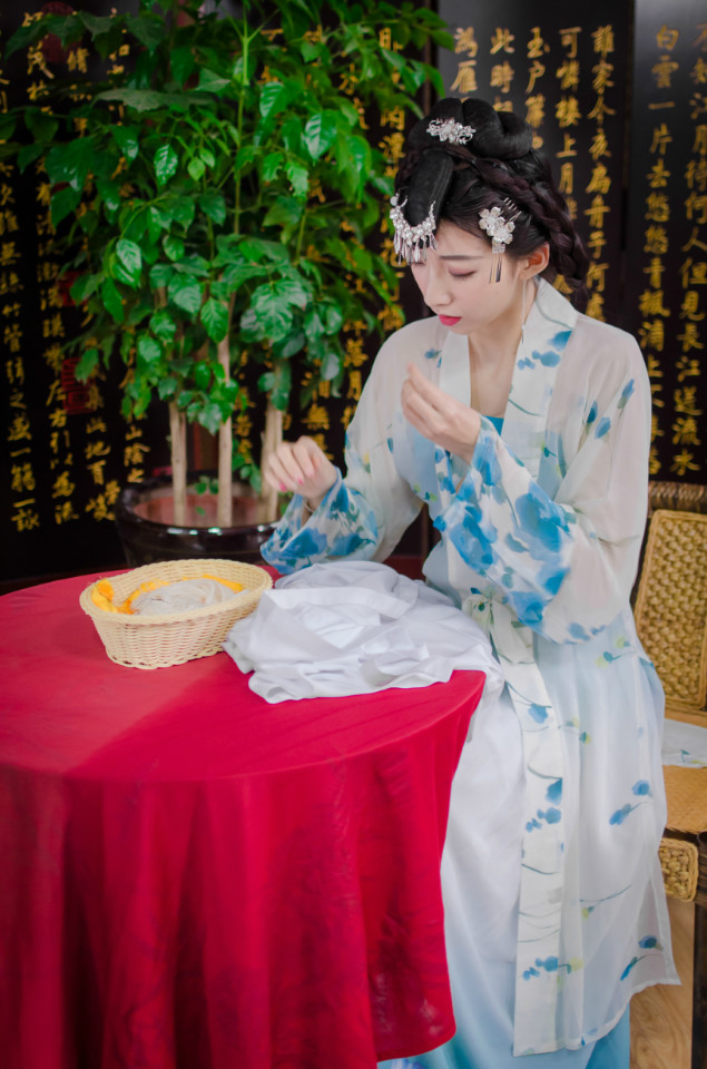 古装女子清纯私房艺术照  第1张