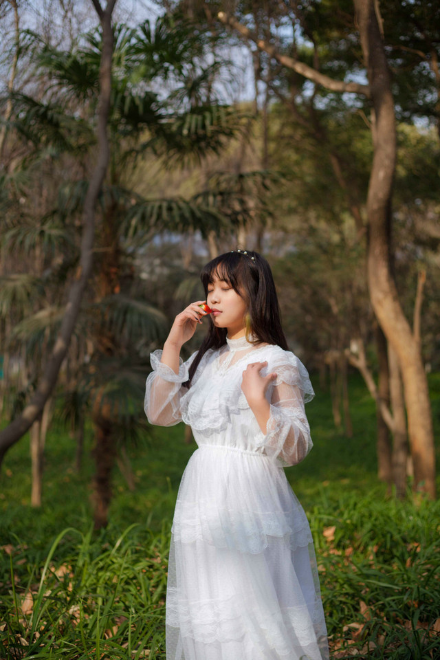 草莓姑娘森林清纯图  第6张
