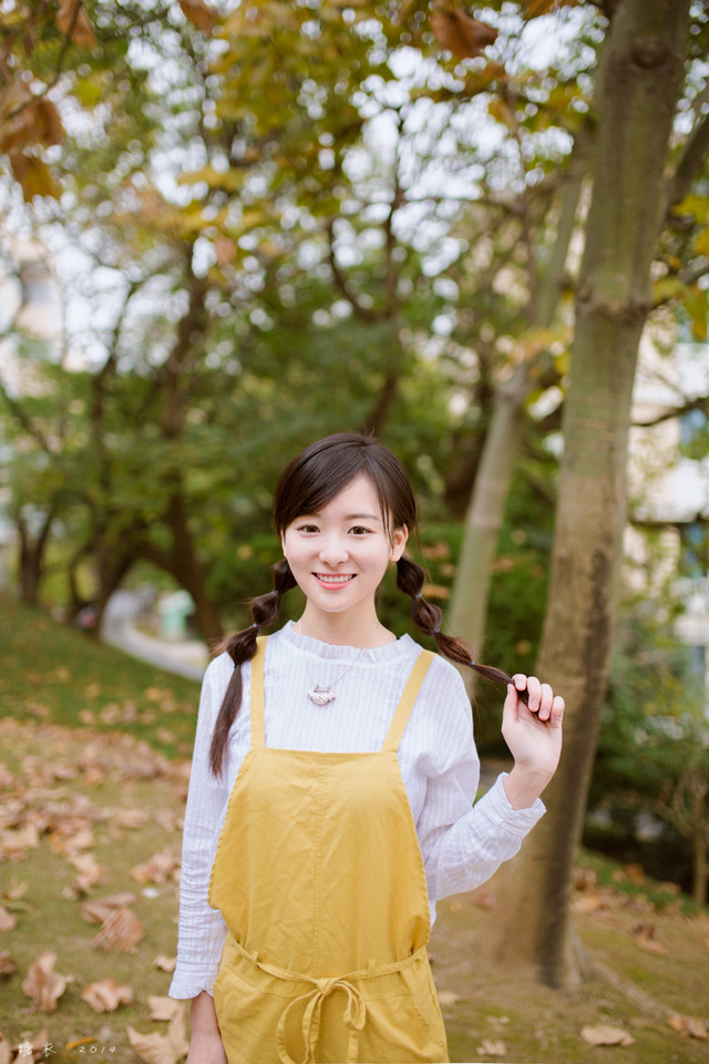 秋日清纯美女迷人图  第1张