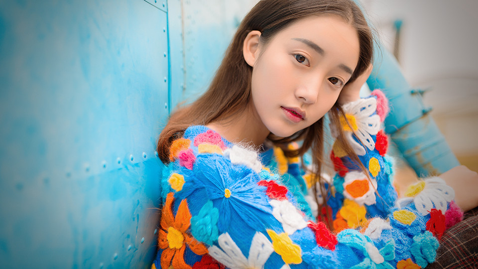 长发女子户外清新甜美风  第7张