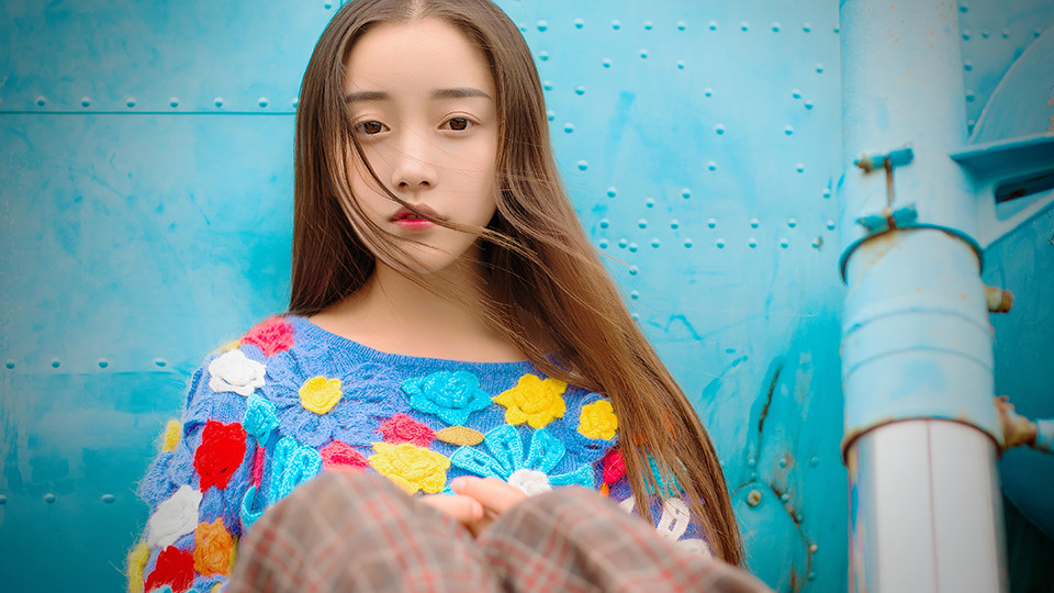 长发女子户外清新甜美风  第8张