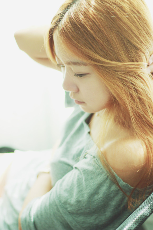 阳光下清纯甜美女生  第2张