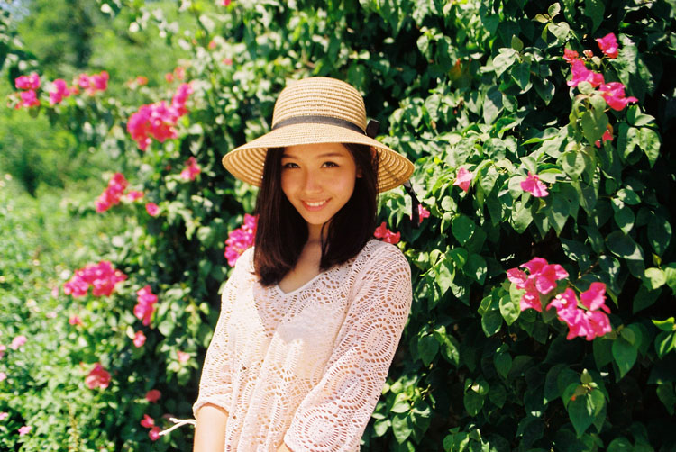 清凉夏日的长发MM  第1张