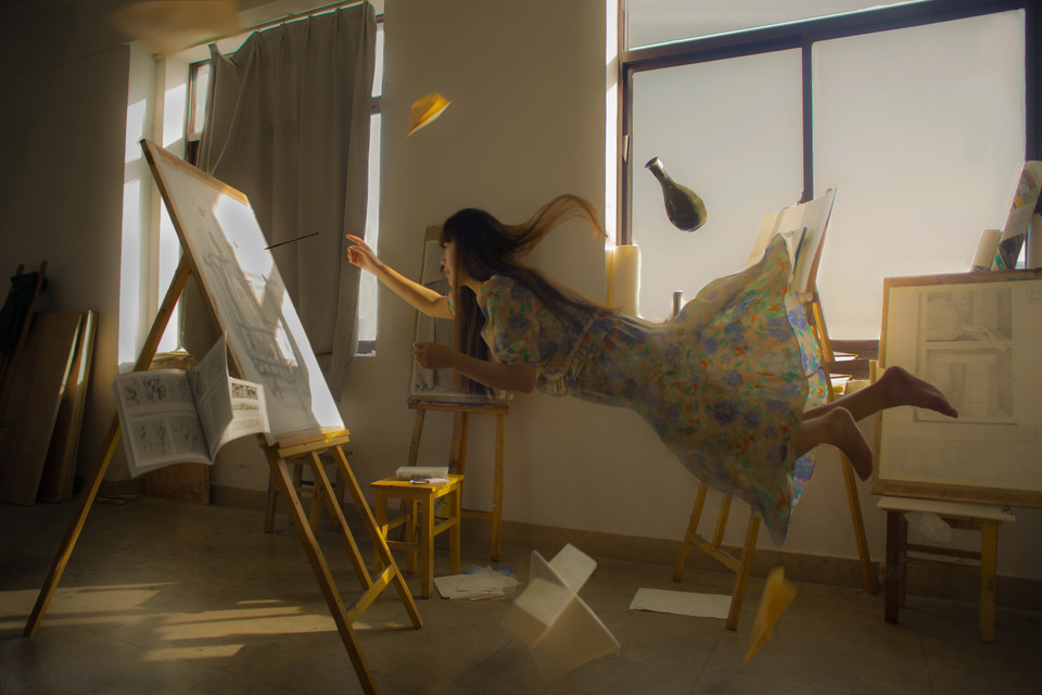 画室长发美女的清纯迷人照  第3张